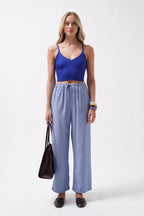 V Yaka Saks Crop Bluz