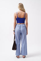V Yaka Saks Crop Bluz