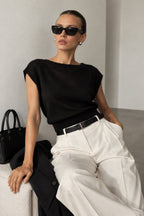 Kayık Yaka Bel Oturtmalı Kolsuz Siyah Triko Bluz