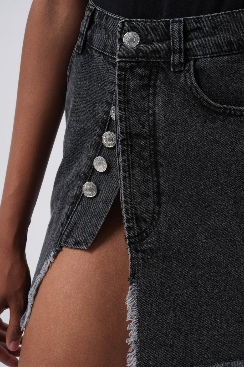 Düğme Detay Asimetrik Denim Siyah Etek
