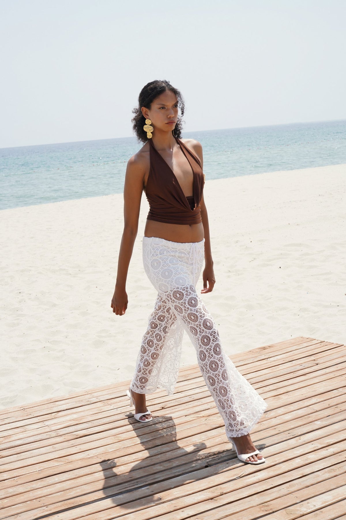 Degaje Yaka Crop Kahverengi Bluz