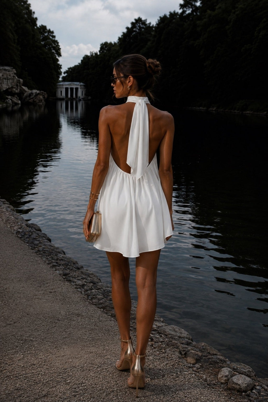 Balıkçı Yaka Sırt Dekolte Saten Beyaz Mini Elbise