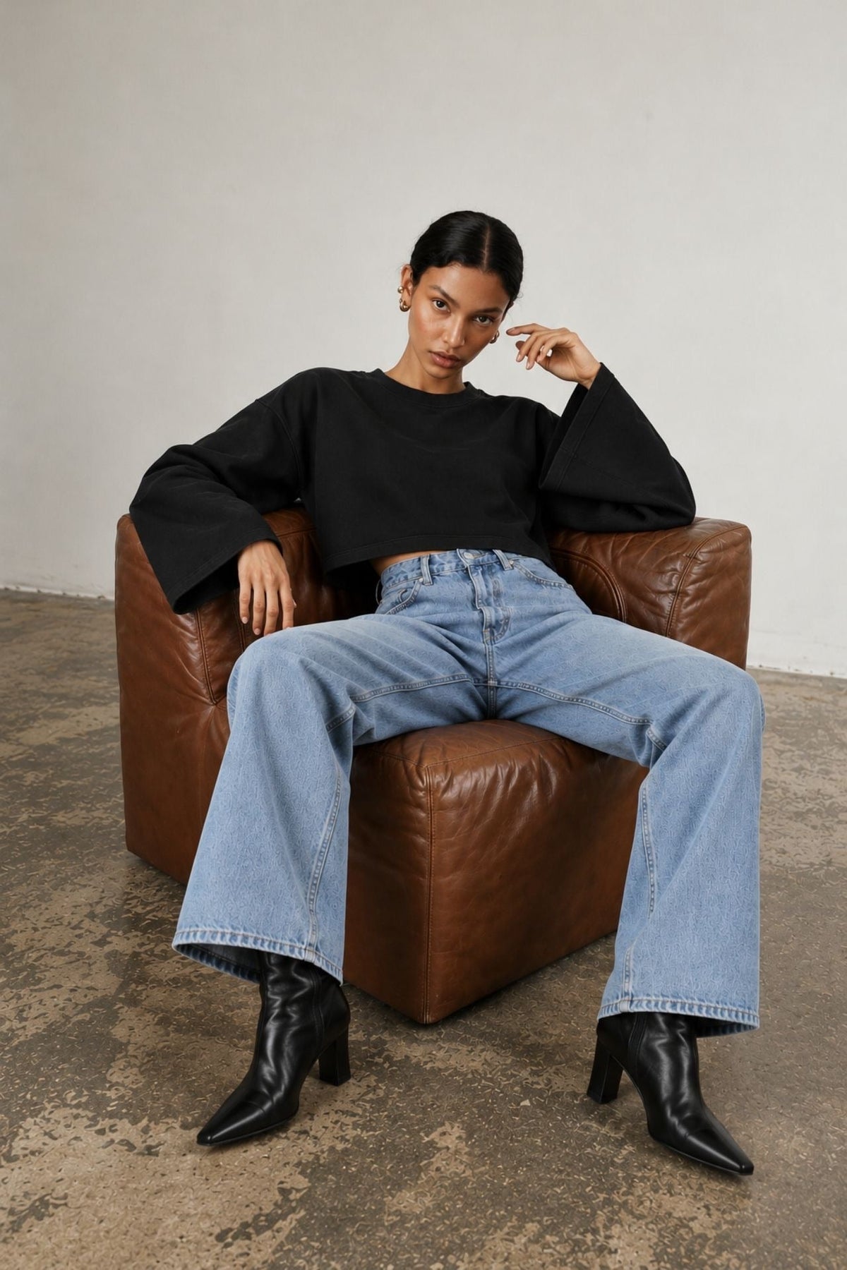 Geniş Kol Bisiklet Yaka Siyah Basic Sweatshirt