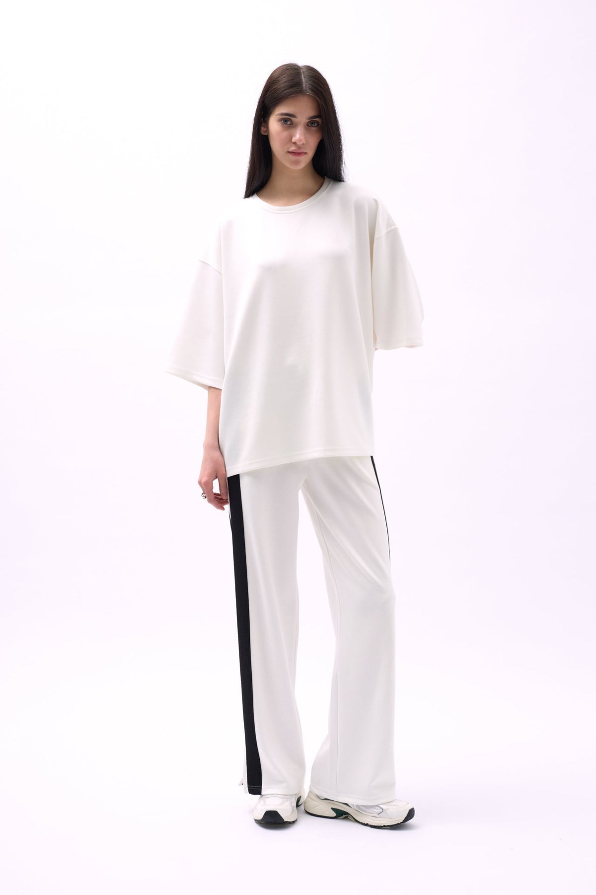 Bisiklet Yaka Oversize Beyaz T-Shirt