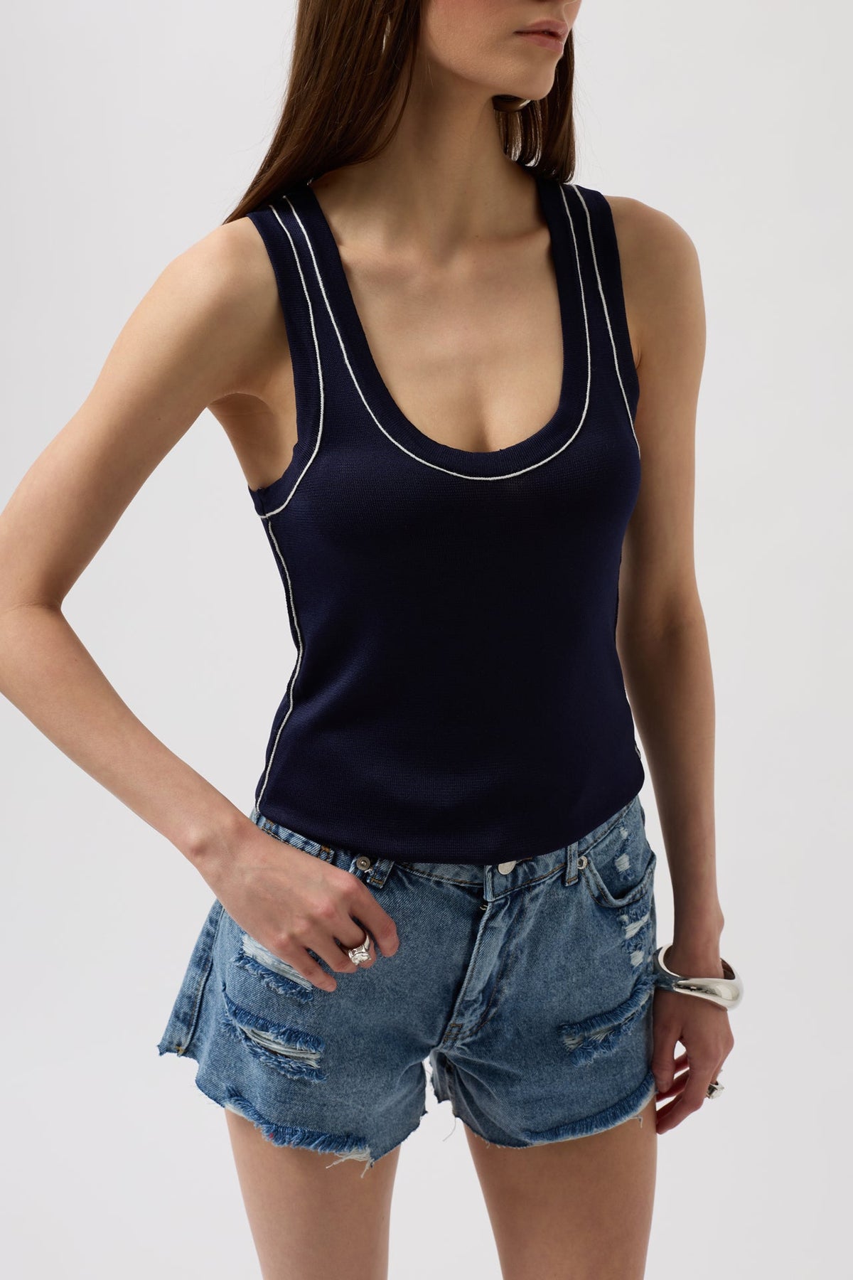 Biye Detay Halter Yaka Lacivert Beyaz Bluz