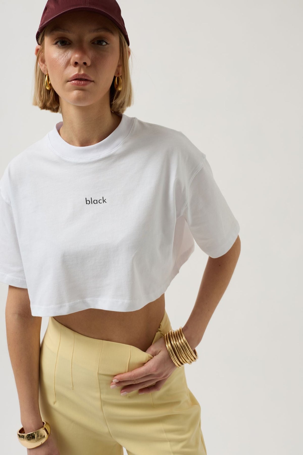 Black Baskılı Crop Beyaz T-Shirt