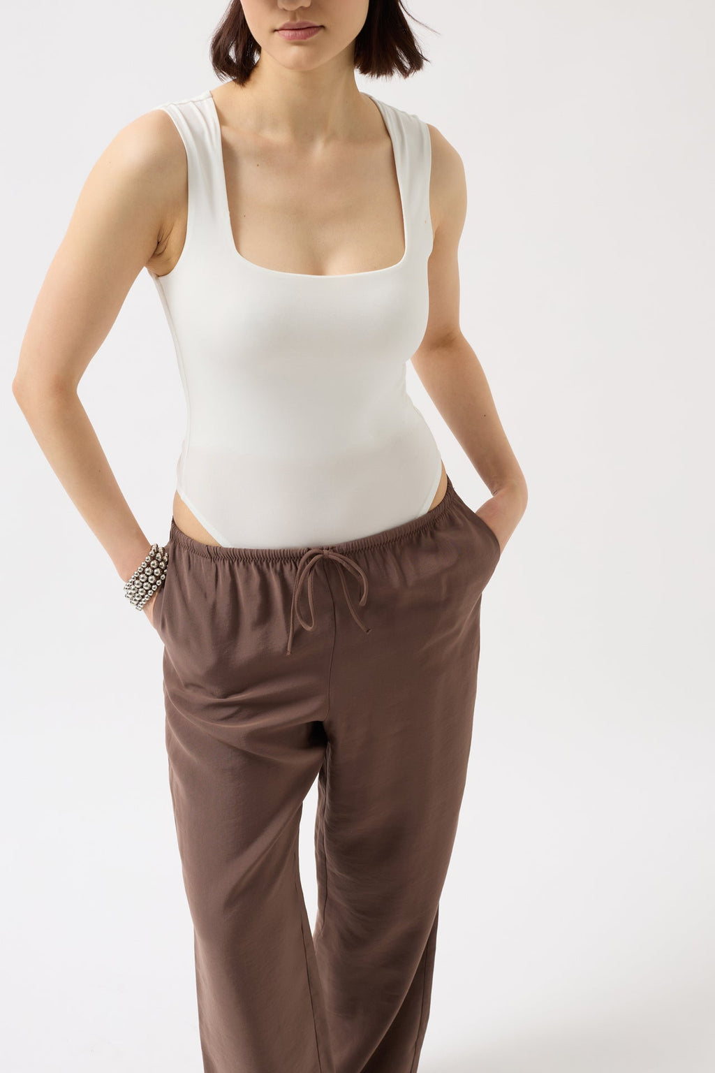 Kare Yaka Kalın Askılı Beyaz Bodysuit