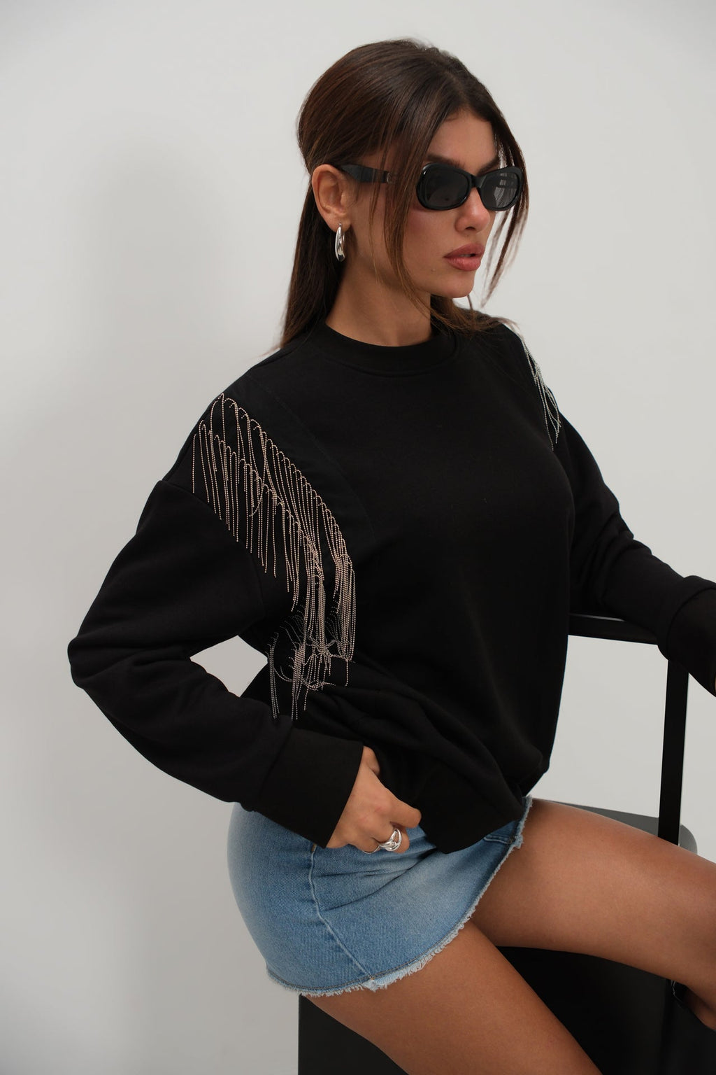Taş Aksesuarlı Oversize Siyah Sweatshirt